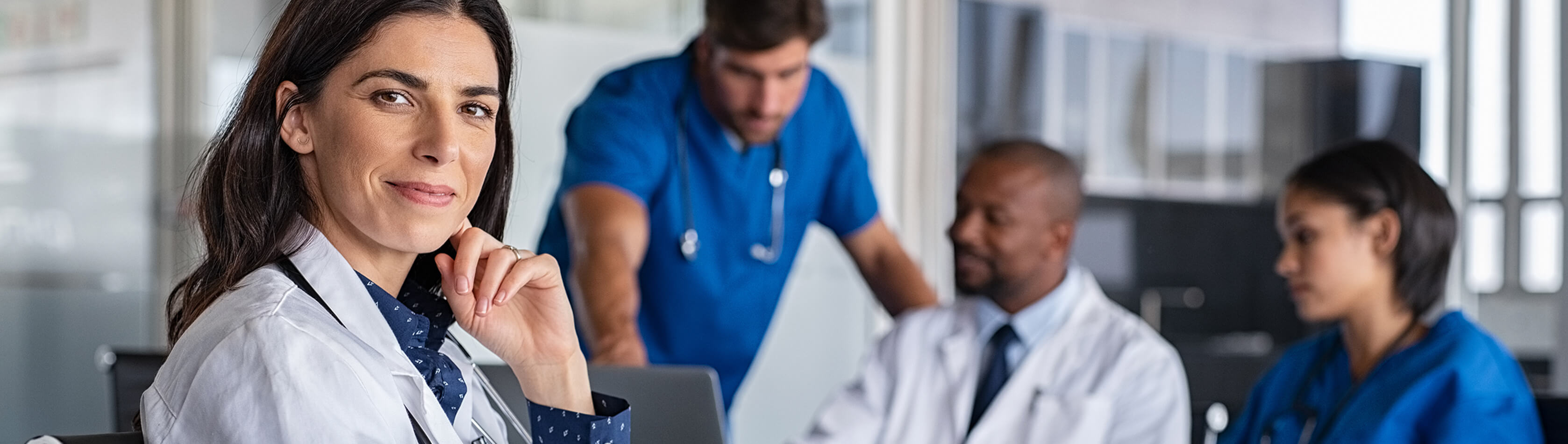 online dnp students discussing a patient file.